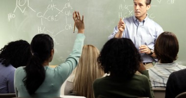 Stire din Cetățenești : De ce se încurcă unii profesori cu elevele lor