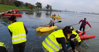 GALERIE FOTO / Voluntarii au făcut curat pe lacul Tăbăcărie - 2