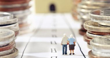 Stire din Social : Zeci de mii de pensionari primesc pensiile mărite de la 1 aprilie. Ministrul muncii: "Sunt creșteri spectaculoase"