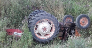 Stire din Eveniment : TRAGEDIE LA CONSTANȚA / UN BĂRBAT A MURIT STRIVIT DE PROPRIUL TRACTOR