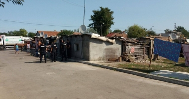 Galerie foto-video / Agitație în cartierul Palas. Este plin de jandarmi! - 4