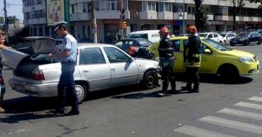 Galerie foto / ACCIDENT RUTIER pe bulevardul Tomis. Intervin pompierii ISU - 3