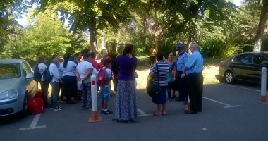"Îmi voi da foc!" Proteste în fața Primăriei Constanța, împotriva evacuărilor din strada Munții Tatra - 3