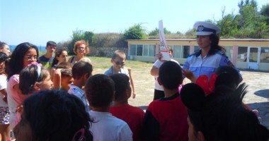 Stire din Eveniment : Sfaturi de la polițiștii de la Rutieră pentru copiii din taberele de pe litoral