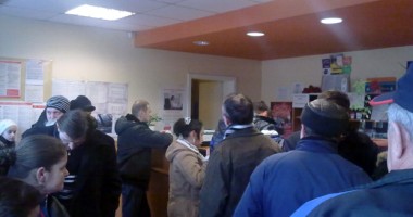Stire din Cetățenești : De ce sunt mereu cozi infernale la oficiile poștale?