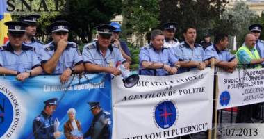 Stire din Eveniment : PROTEST / Polițiștii își cer drepturile în stradă!
