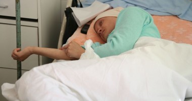 Stire din Sănătate : Mai mulți bani pentru tratarea bolnavilor de cancer