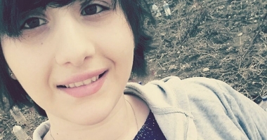 Stire din Sănătate : La doar 16 ani, este victima unui șir de erori medicale. A învins cancerul, dar riscă să își piardă piciorul
