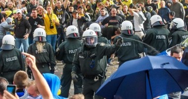 Stire din Sport : Cinci ani interdicție pentru cinci sute de fani ai echipei germane Borussia Dortmund