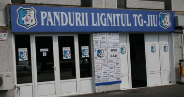 Stire din Sport : Pandurii Tg. Jiu va disputa cinci partide de verificare