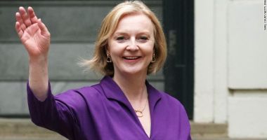 Stire din Actualitate : Moment istoric! Noul prim-ministru Liz Truss îşi face intrarea, Boris Johnson părăseşte Downing Street