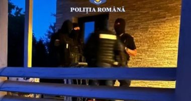 Stire din Eveniment : PERCHEZIȚII LA PERSOANE BĂNUITE DE EXECUTAREA DE ACTIVITĂȚI MINIERE FĂRĂ PERMIS SAU LICENȚĂ