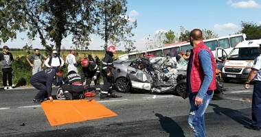 IMAGINI ȘOCANTE! TRAGEDIE RUTIERĂ LA CONSTANȚA. TREI MORȚI ȘI MAI MULȚI RĂNIȚI GRAV, după un IMPACT FATAL între un AUTOBUZ și un AUTOTURISM - 2