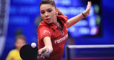 Stire din Sport : Olimpism / Bernadette Szocs, învinsă de americanca Juan Liu, în turul trei, la tenis de masă