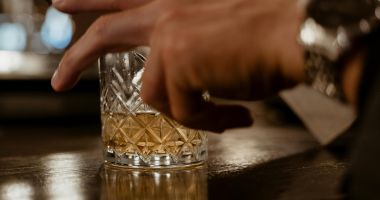 Stire din Social : Cocktailuri cu bourbon pentru festivitățile din perioada sărbătorilor de iarnă