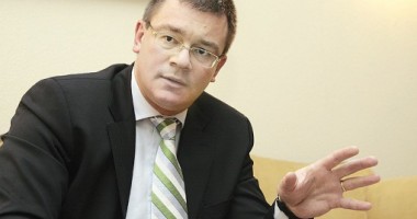 Stire din Politică-Administrație : Ungureanu vrea Cod de etică al parlamentarilor