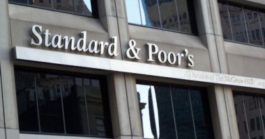 Stire din Economie : Standard&Poor's reconfirmă ratingul României la BB+ cu perspectivă stabilă