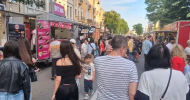Mii de oameni au luat cu asalt centrul Constanței! Orașul a prins din nou viață - 4