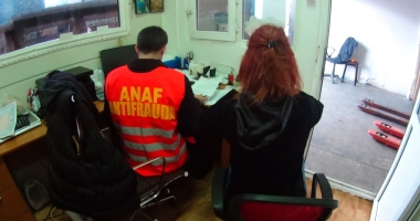 Stire din Economie : 227 de organizatori de nunți, botezuri, cumetri, verificați de Antifrauda Fiscală