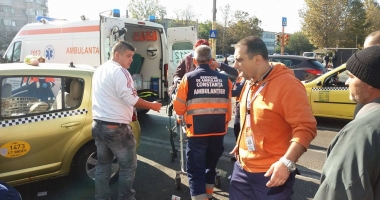 Galerie FOTO - VIDEO. GRAV ACCIDENT RUTIER ÎN CONSTANȚA! IMPACT PUTERNIC ÎNTRE UN TAXI ȘI O AMBULANȚĂ - 2