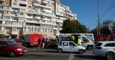 Galerie FOTO - VIDEO. GRAV ACCIDENT RUTIER ÎN CONSTANȚA! IMPACT PUTERNIC ÎNTRE UN TAXI ȘI O AMBULANȚĂ - 6