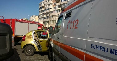 Galerie FOTO - VIDEO. GRAV ACCIDENT RUTIER ÎN CONSTANȚA! IMPACT PUTERNIC ÎNTRE UN TAXI ȘI O AMBULANȚĂ - 4