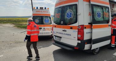 GALERIE FOTO / ACCIDENT GRAV. Trei mașini făcute praf, mai multe persoane rănite! - 3