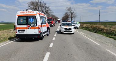 GALERIE FOTO / ACCIDENT GRAV. Trei mașini făcute praf, mai multe persoane rănite! - 2