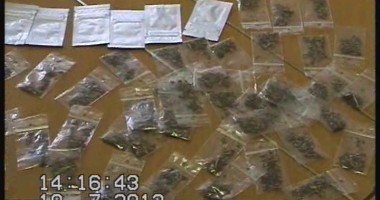 Mamă și fiică, anchetate de Poliție pentru trafic cu etnobotanice - 2