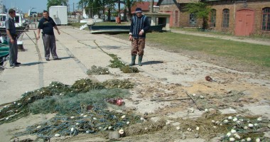 Stire din Eveniment : Captură de plase ilegale la Garda de Coastă