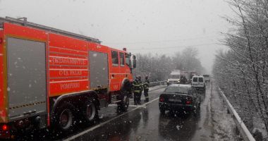 GALERIE FOTO/ ACCIDENT GRAV LA MURFATLAR. TREI MAȘINI IMPLICATE! - 2