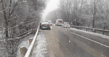 GALERIE FOTO/ ACCIDENT GRAV LA MURFATLAR. TREI MAȘINI IMPLICATE! - 4