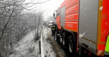 GALERIE FOTO/ ACCIDENT GRAV LA MURFATLAR. TREI MAȘINI IMPLICATE! - 5