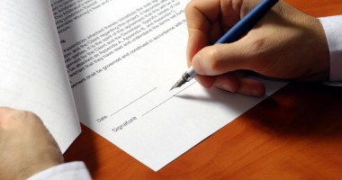 Stire din Cetățenești : De ce au rămas cu buza umflată 1.600 de acționari?