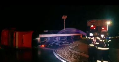 RISC DE EXPLOZIE! CISTERNĂ CU DILUANT, RĂSTURNATĂ! - 2