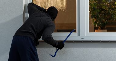 Stire din Eveniment : 230.000 de lei, furați dintr-o casă din Oltina. Hoții  au fost arestați