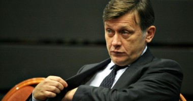 Stire din Politică-Administrație : Vasile Blaga a fost revocat. Crin Antonescu a fost ales președinte al Senatului
