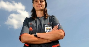 Stire din Sport : Cristina Dorcioman și Teodora Albon, printre cele mai bune arbitre de fotbal din 2013