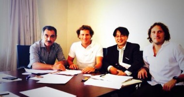 Stire din Sport : Diego Forlan a plecat în Japonia, la Cerezo Osaka