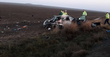IMAGINI ȘOCANTE! ACCIDENT RUTIER MORTAL, LA CONSTANȚA. UN OM A DECEDAT ȘI ALȚI 5 SUNT RĂNIȚI, DUPĂ IMPACTUL DINTRE UN MICROBUZ ȘI UN AUTOTURISM - 3