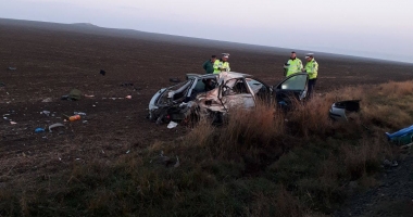 IMAGINI ȘOCANTE! ACCIDENT RUTIER MORTAL, LA CONSTANȚA. UN OM A DECEDAT ȘI ALȚI 5 SUNT RĂNIȚI, DUPĂ IMPACTUL DINTRE UN MICROBUZ ȘI UN AUTOTURISM - 2
