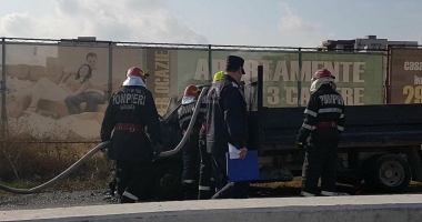 Galerie foto / Atenție! Mașină în flăcări la intrare în Constanța - 3