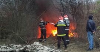 Incendiu la Medgida. Arde un rezervor de deșeuri petroliere - 2