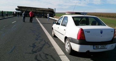 Trafic blocat pe A2! Un TIR a ieșit în decor - GALERIE FOTO - 6