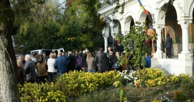 GALERIE FOTO / Șoferul care a provocat accidentul soldat cu doi tineri morți, înmormântat. I s-ar fi făcut rău la volan! - 3