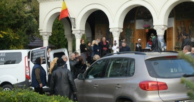 GALERIE FOTO / Șoferul care a provocat accidentul soldat cu doi tineri morți, înmormântat. I s-ar fi făcut rău la volan! - 5