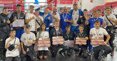 Stire din Sport : Box / Doi români, învinşi în finalele Europenelor de cadeţi. Rămân cu medaliile de argint