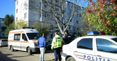 UPDATE - PERSOANA CARE A CĂZUT DE LA ETAJUL AL TREILEA AL UNUI BLOC DIN CONSTANȚA, DECEDATĂ! - 3