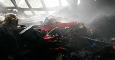 GALERIE FOTO / CASĂ DISTRUSĂ DE FLĂCĂRI! Pompierii constănțeni, în alertă - 3