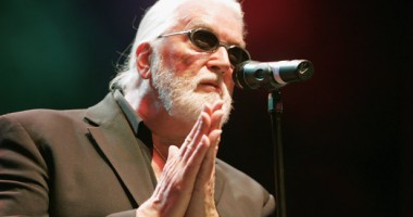 Stire din Cultură-Educație : Jon Lord de la Deep Purple a încetat din viață